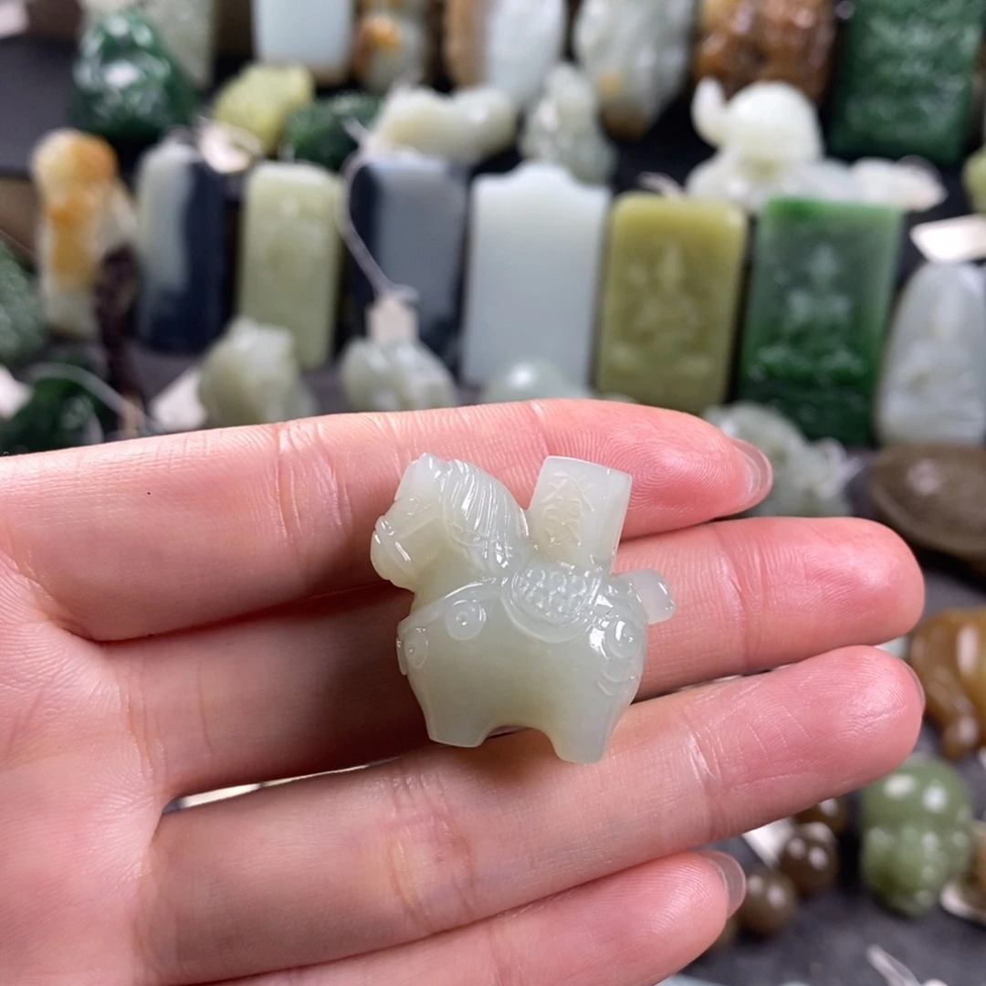 和田玉未镶嵌颈饰