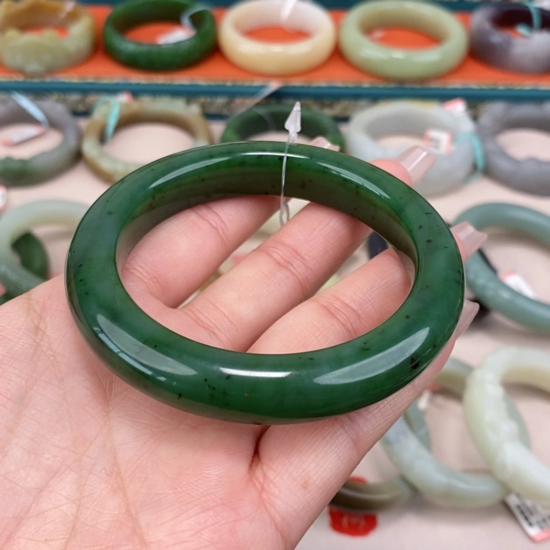 童***琳和田玉未镶嵌手镯59.5