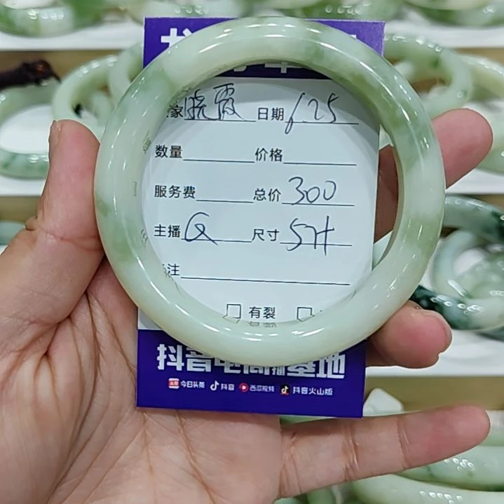 晓****透闪石-蛇纹石玉未镶嵌手镯