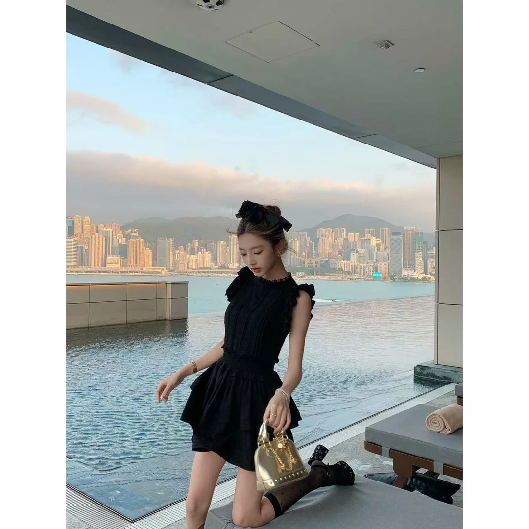 【盒子专享】黑天鹅  荷叶边无袖竖纹蕾丝收腰拼接连衣裙