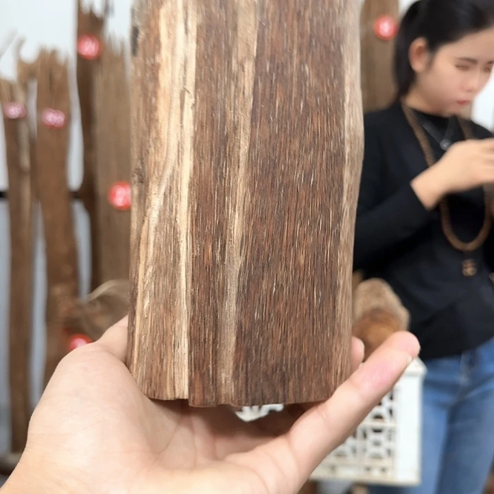 沉香碎屑沉香原材料