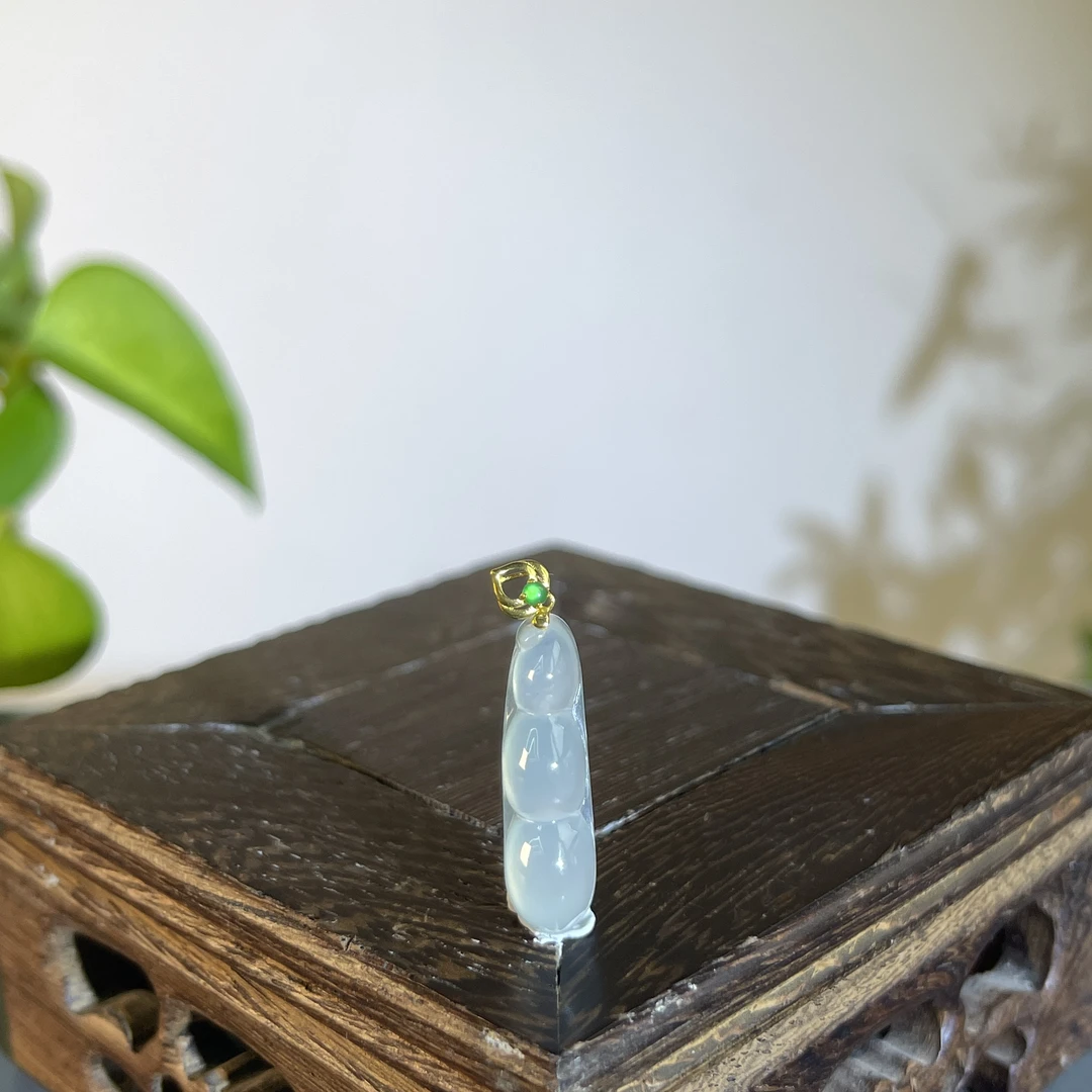 JXB20-07  天然缅甸A货翡翠 18K金扣福豆