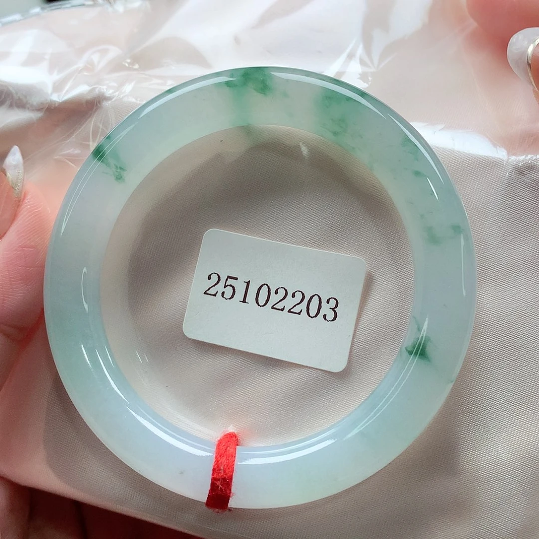 未镶嵌手镯（圆镯）翡翠105号，天然A货翡翠手镯