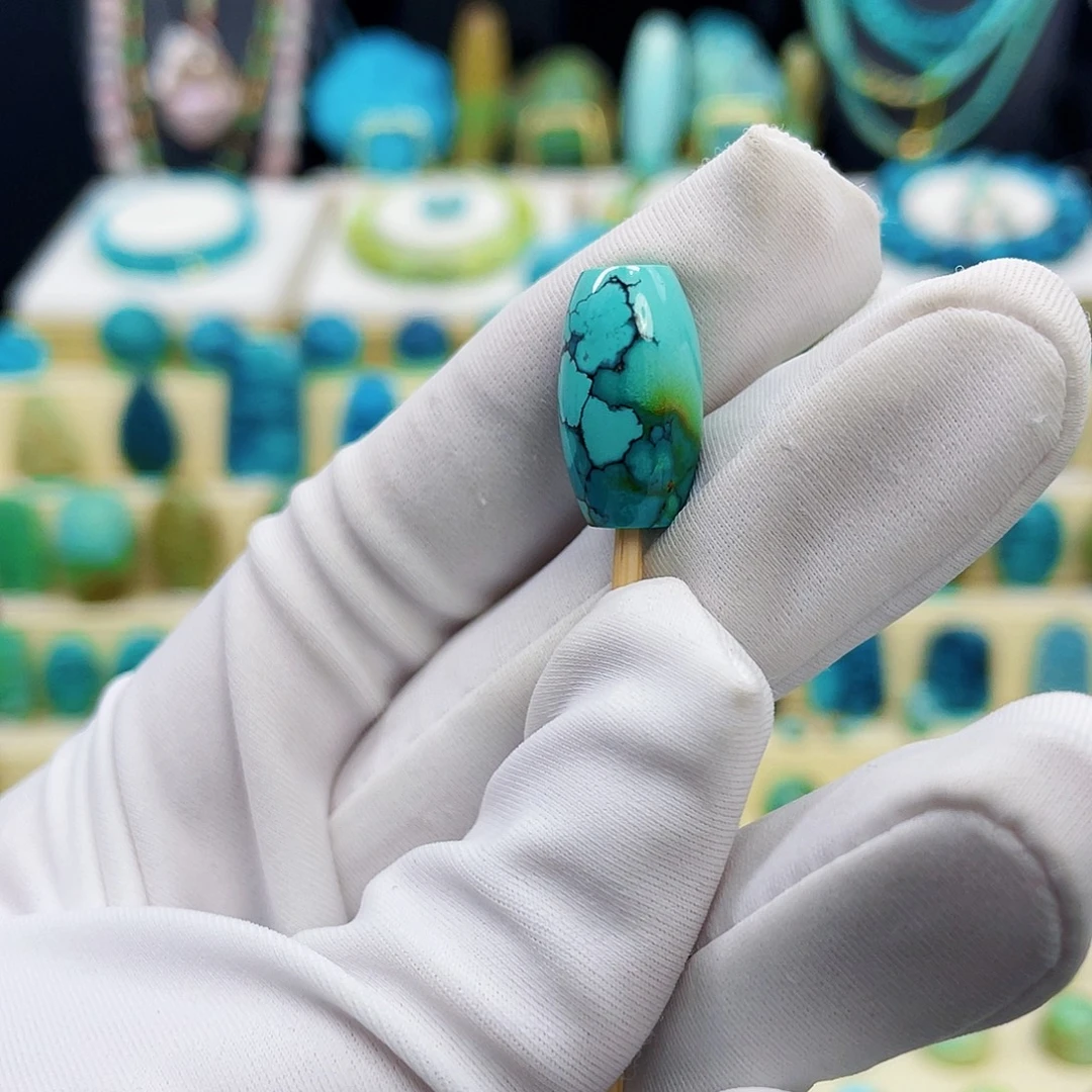 绿松石未镶嵌颈饰