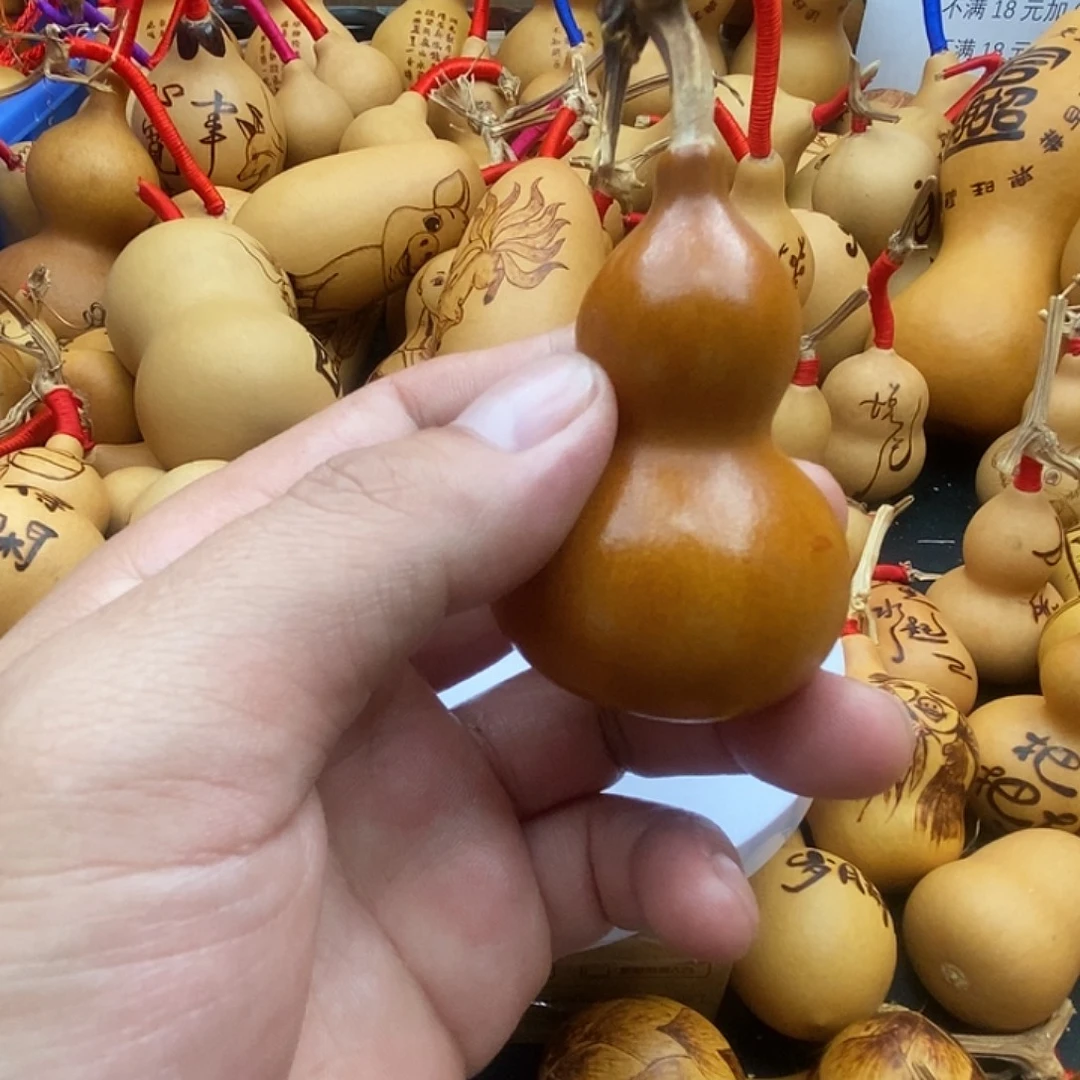 等***待香榧木葫芦工艺品