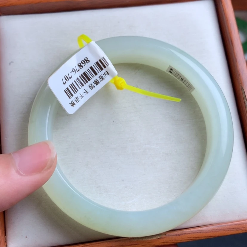 【闪购商品】和田玉手镯未镶嵌56.5