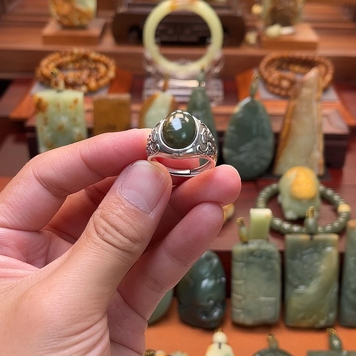 扶***倾岫岩河磨玉（透闪石质玉）戒指未镶嵌