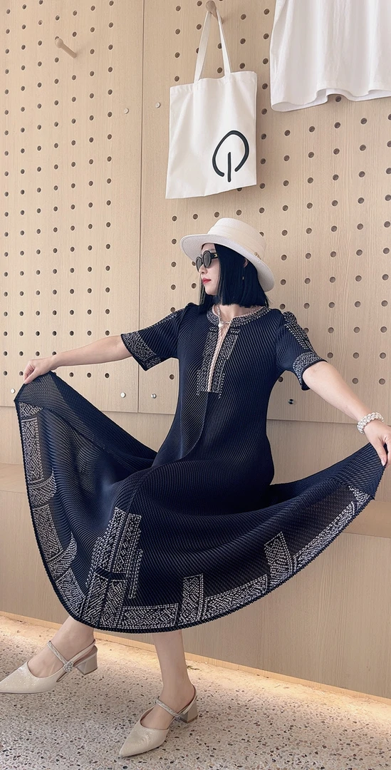 新品爆款新中式国风高端宽松显瘦时尚大码褶皱中长款连衣裙0726