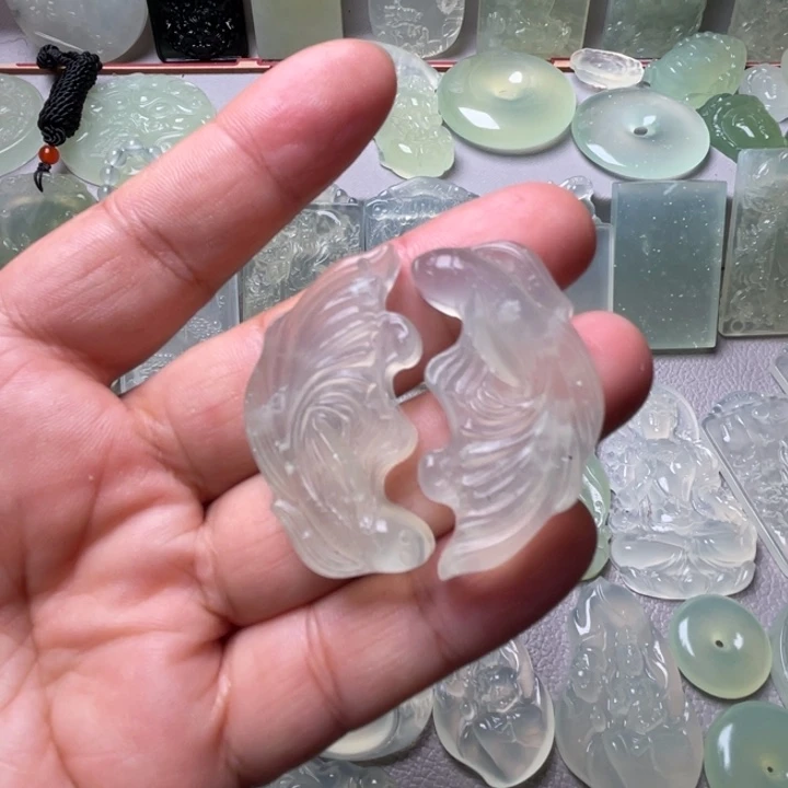 岫玉未镶嵌吊坠(赠链)