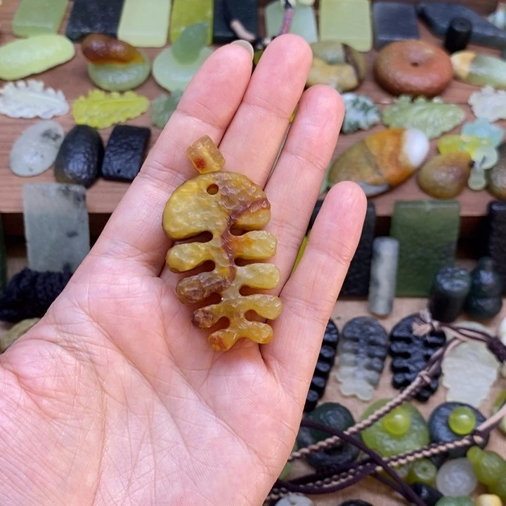 爱***橱蛇纹石玉未镶嵌吊坠