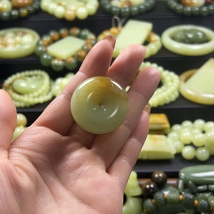 岫岩老玉（透闪石质玉）未镶嵌颈饰