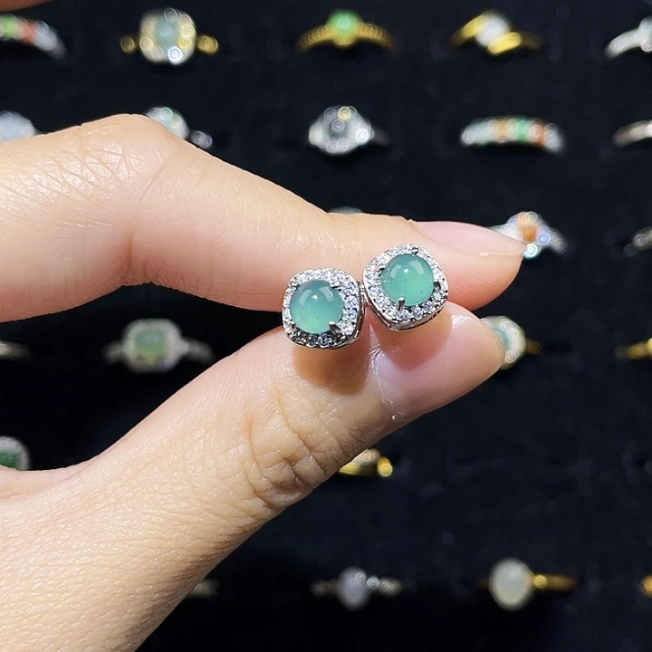 翡翠未镶嵌颈饰戒指