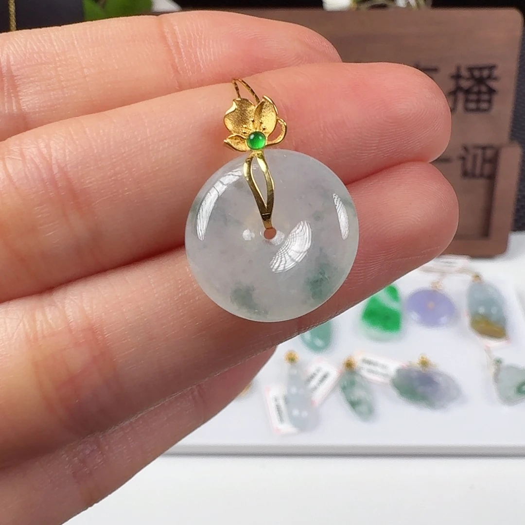 翡翠18K金镶嵌颈饰