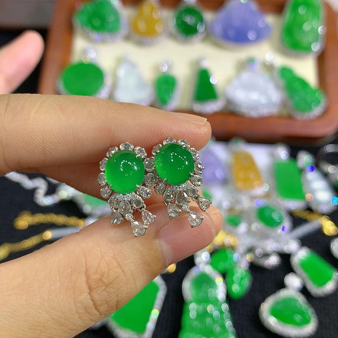 【闪购商品】18K金镶嵌翡翠耳饰蛋面