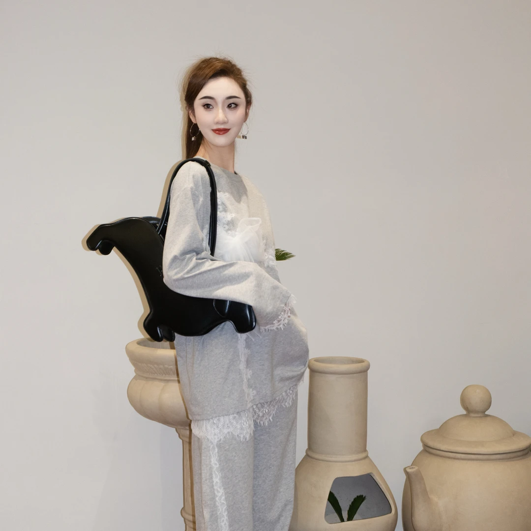 「YJXD」ARTEPURA2025秋季新品蝴蝶结蕾丝拼接圆领长袖宽松T恤黑色