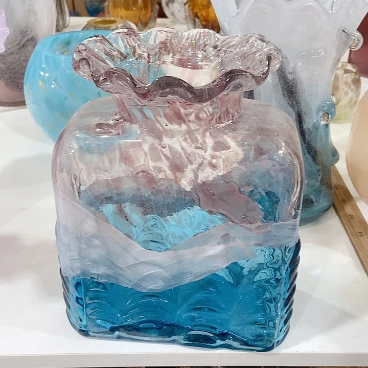 琉璃花瓶高度24厘米宽8厘米