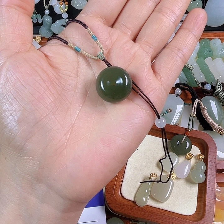 ****~和田玉未镶嵌颈饰
