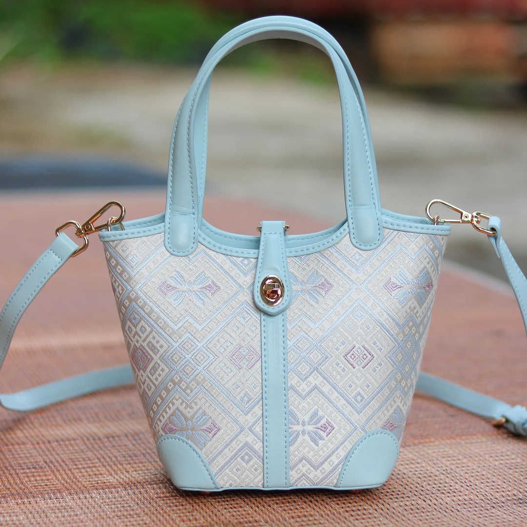 广西非遗壮锦包斜挎菜篮子民族风女士手提斜跨包高级轻奢时尚百搭