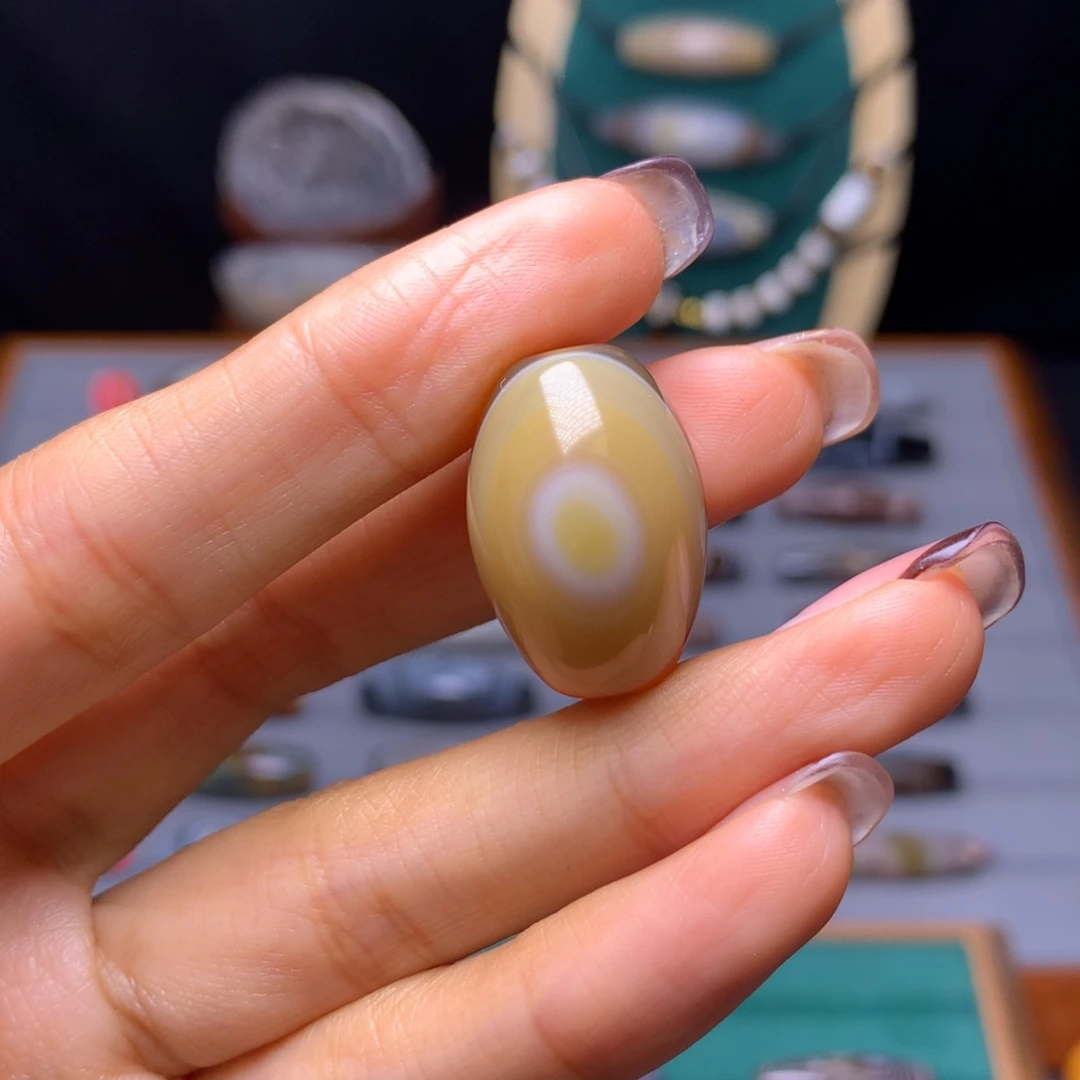 未镶嵌颈饰玛瑙/玉髓心****W