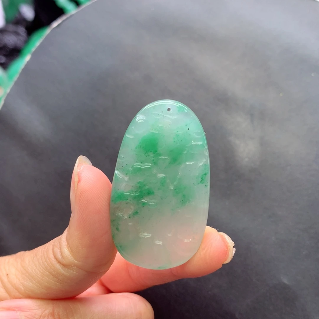 颈饰未镶嵌石英质玉