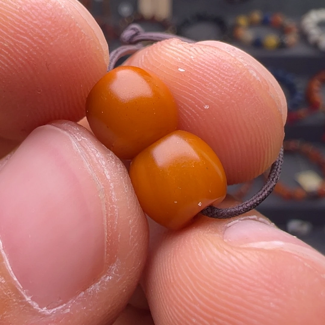 琥珀未镶嵌颈饰蜜蜡