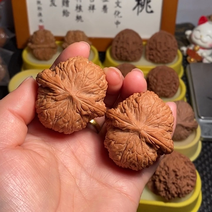 文玩核桃把件44泥鳅背