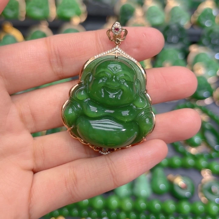 颈饰18K金镶嵌和田玉（碧玉）