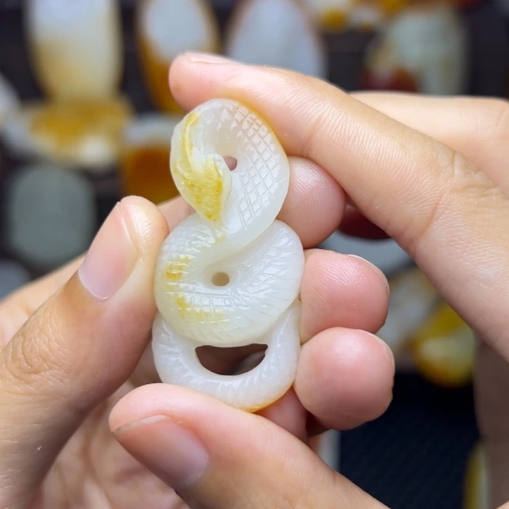 和田玉未镶嵌颈饰