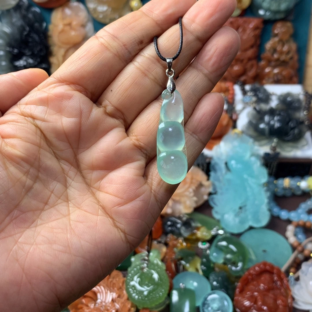 蛇纹石玉未镶嵌挂坠