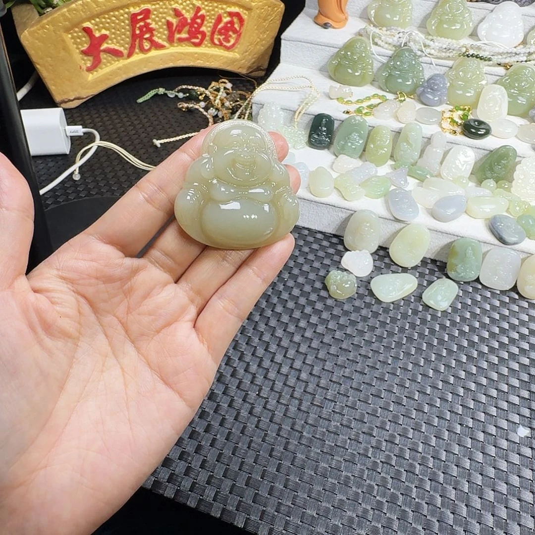 辰***店和田玉未镶嵌颈饰