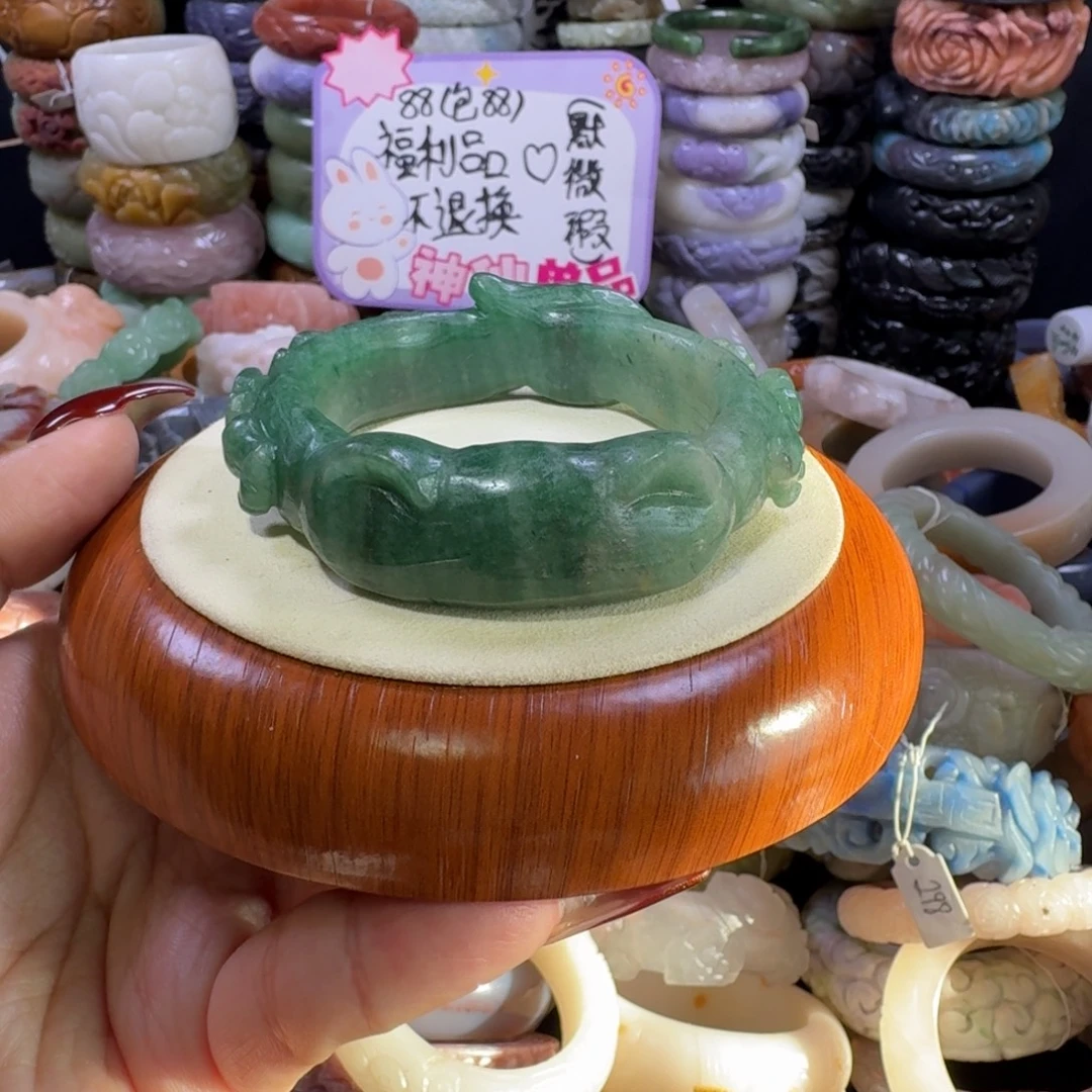 石英质玉（佘太翠）未镶嵌手镯11，58。微瑕