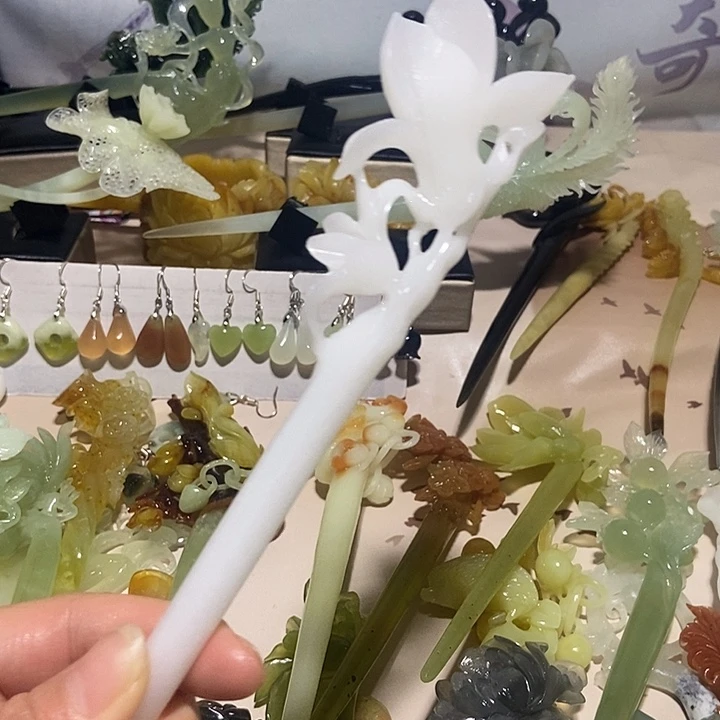 岫玉未镶嵌发簪荷*?