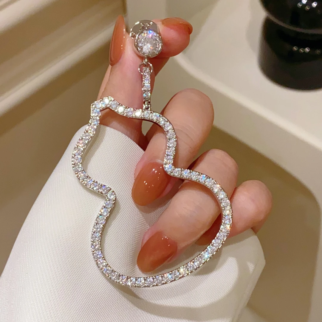 铜合金合成锆石胸针 优雅简约的镂空葫芦胸针 男女款 8.3*4.6厘米