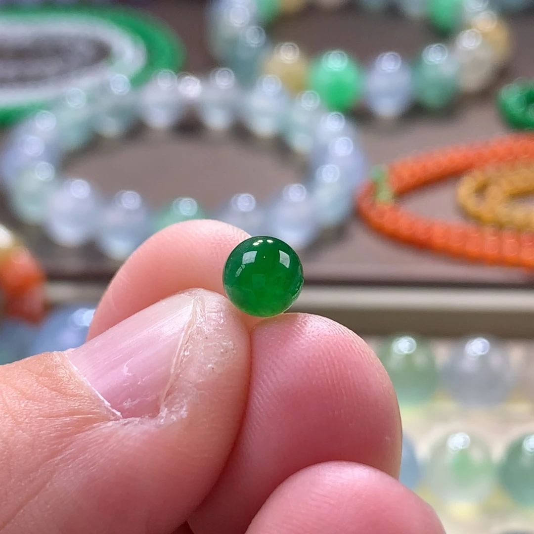 翡翠手链未镶嵌冰种辣绿单珠卡6.1 无孔