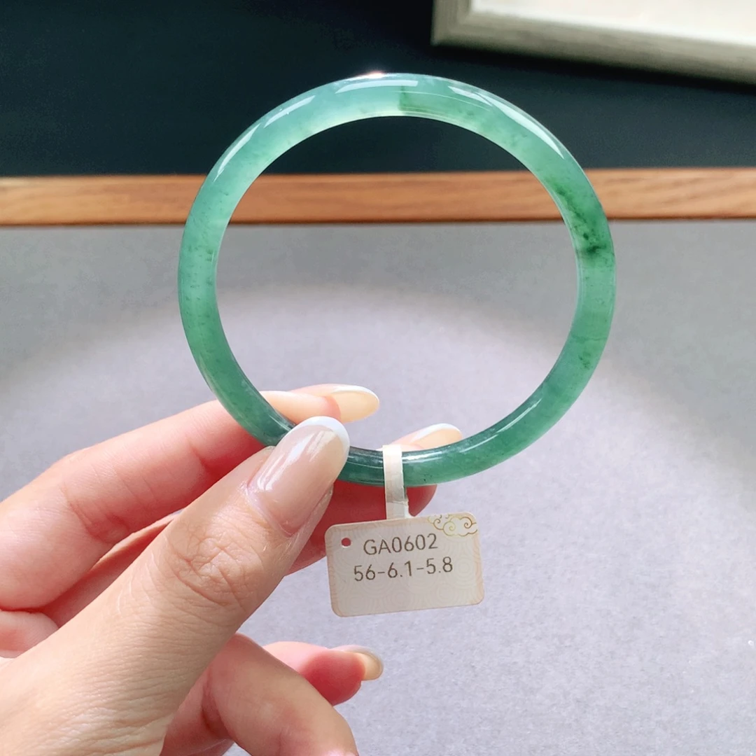翡翠未镶嵌手镯天然