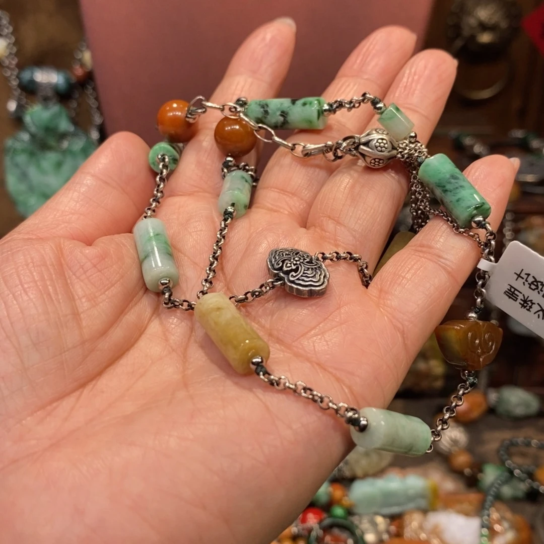 翡翠吊坠(赠链)未镶嵌