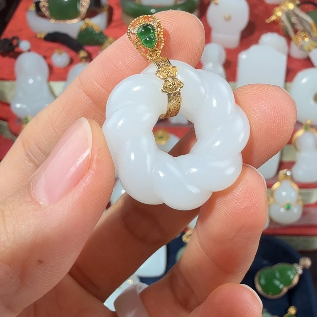 和田玉18K金镶嵌颈饰