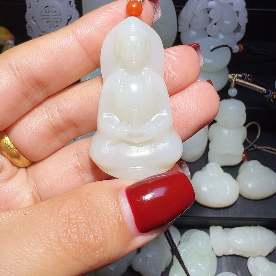 国***列和田玉未镶嵌颈饰