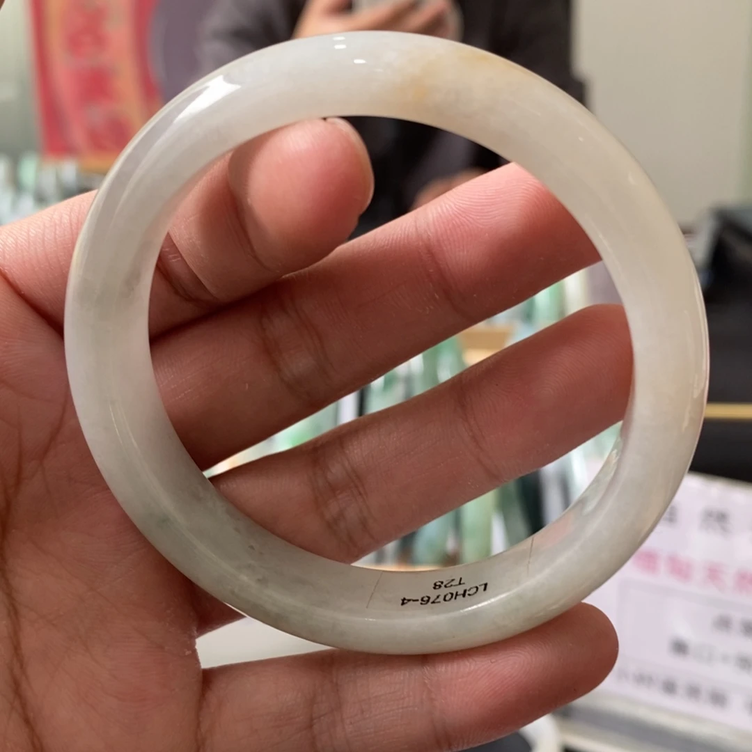 翡翠未镶嵌手镯（圆镯）