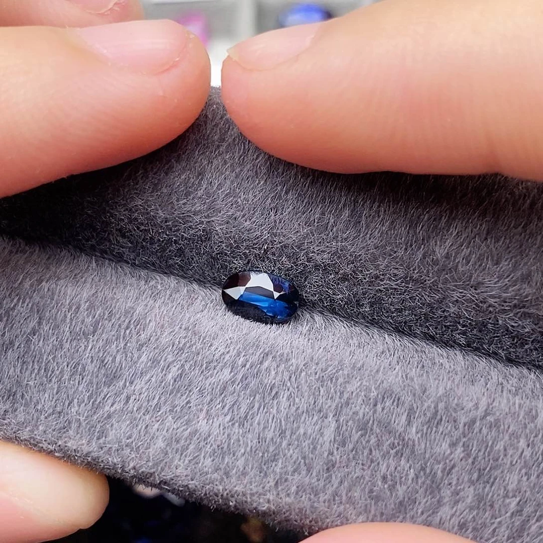 蓝宝石裸石未镶嵌皇家蓝颜色浓郁0.65ct/0262
