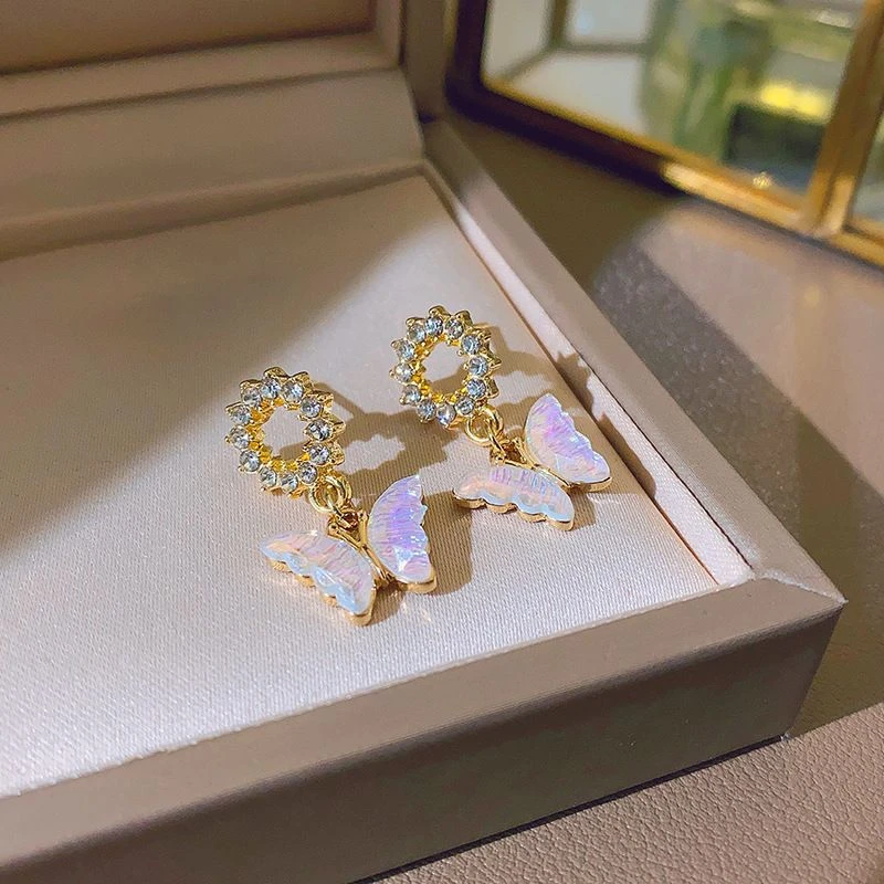 合金耳饰 镭色蝴蝶耳钉女轻奢甜美独特设计小众设计感气质耳饰女