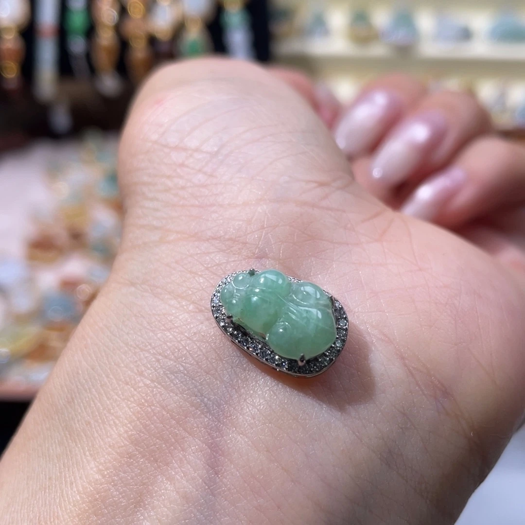 翡翠银S925镶嵌颈饰金鱼