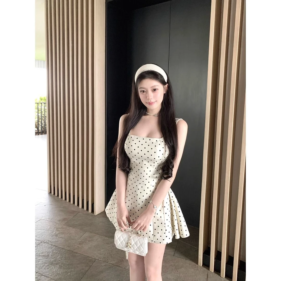 方领收腰波点吊带短裙2025夏新款露背辣妹气质显瘦连衣裙A字裙女