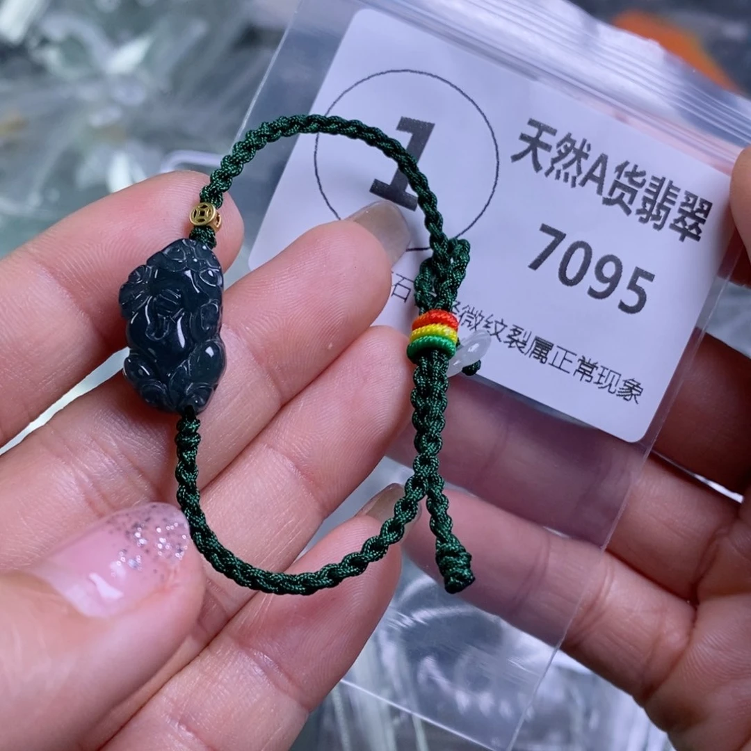 翡翠颈饰未镶嵌吊坠