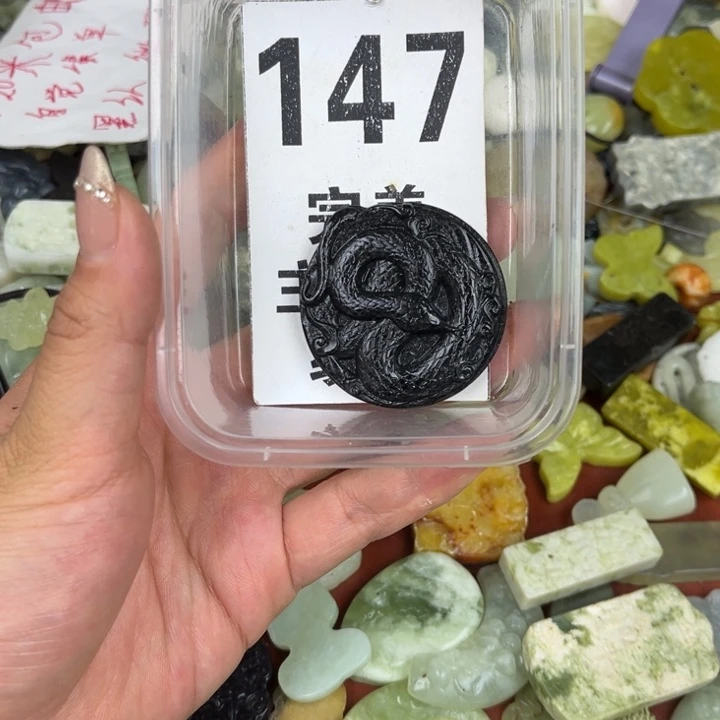 蛇纹石玉足银镀金镶嵌颈饰