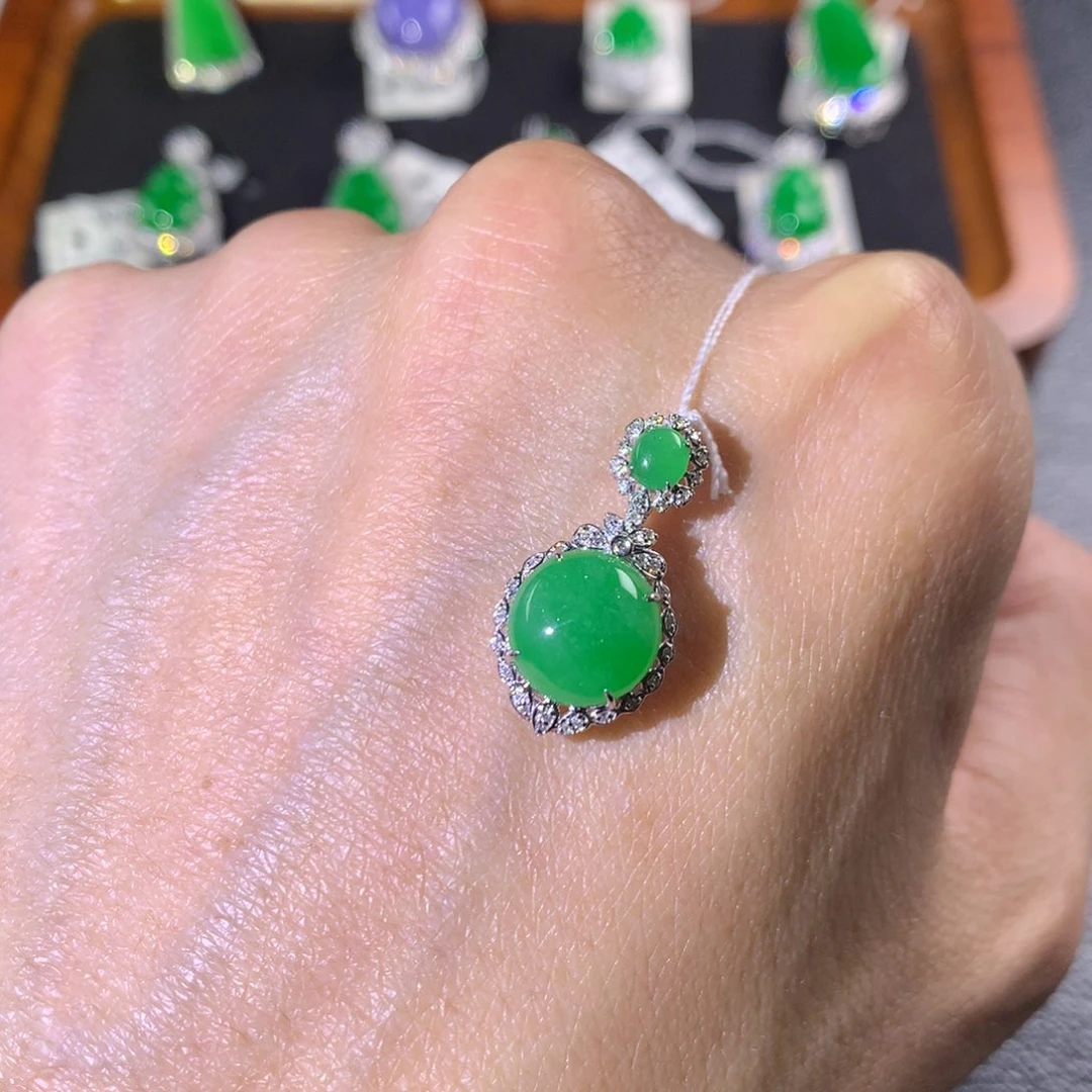 翡翠18K金镶嵌颈饰翡翠