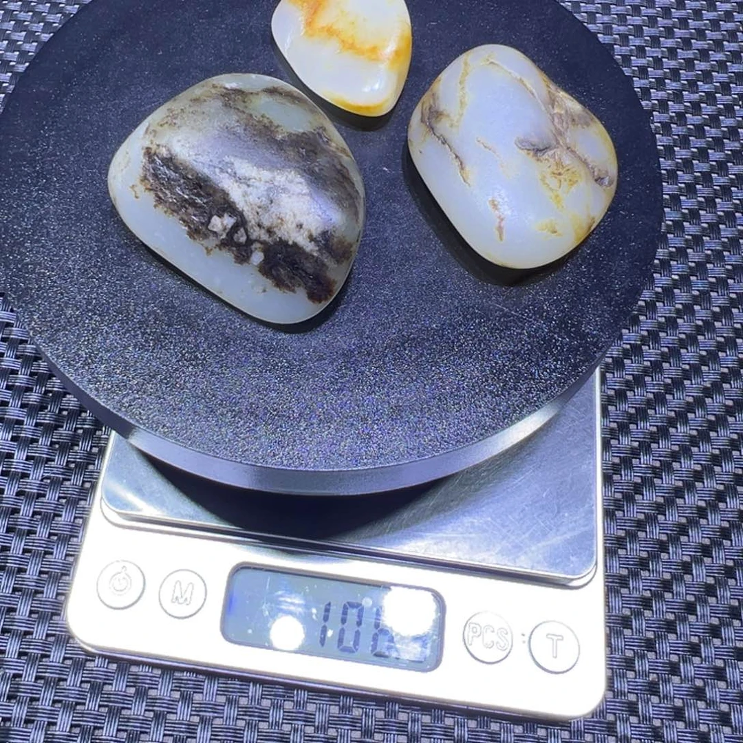 吊坠(不含链)未镶嵌和田玉（子料）106
