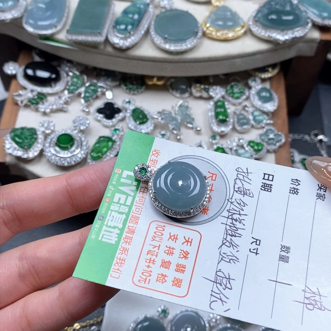 翡翠颈饰未镶嵌翡翠