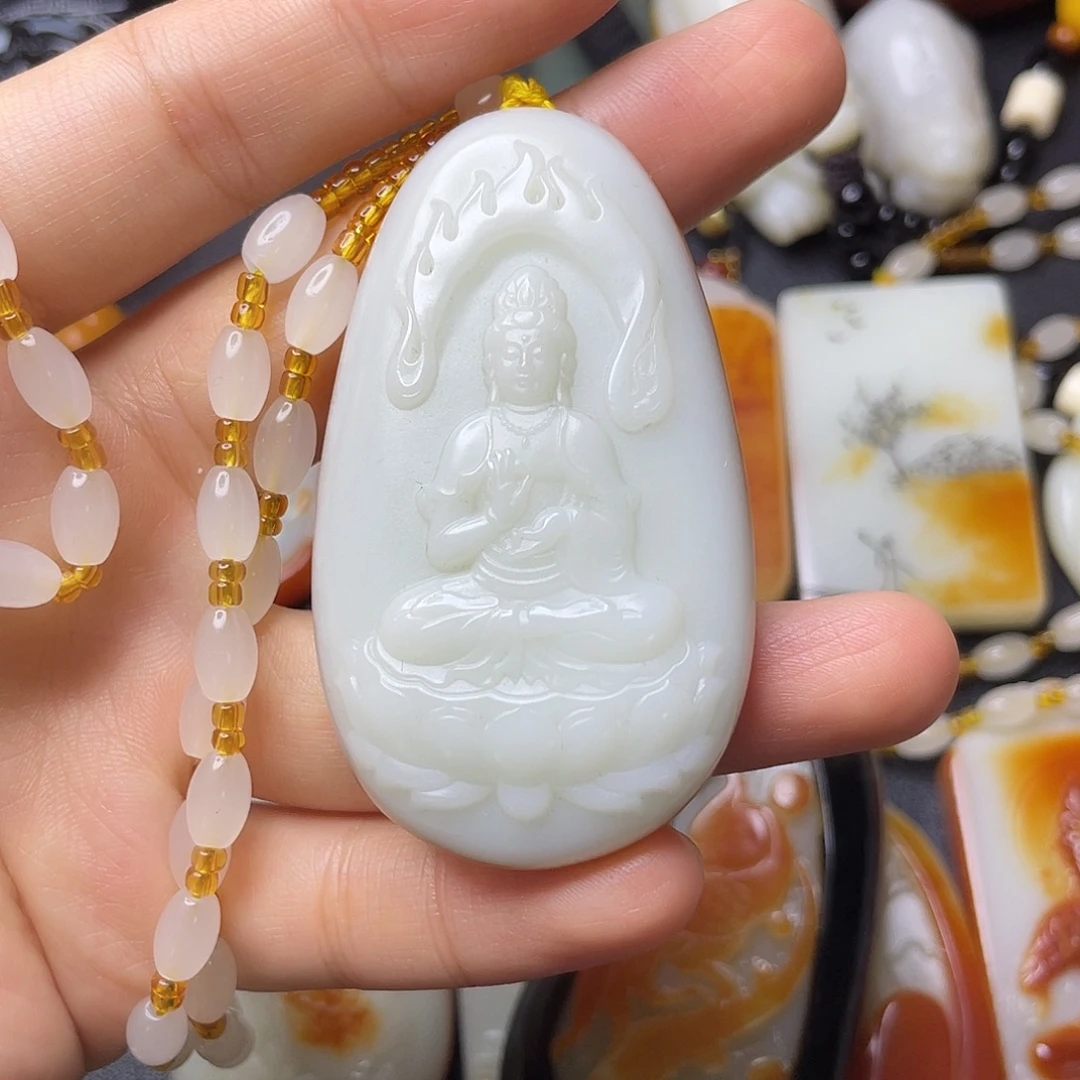 维***也颈饰未镶嵌和田玉