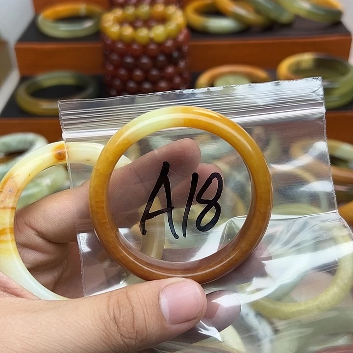 张***语蛇纹石玉合金手镯